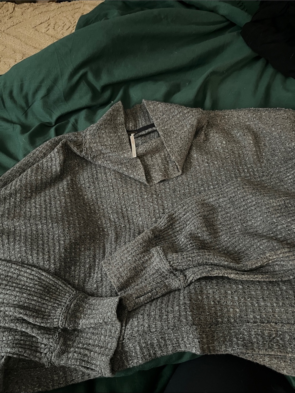 Free people Women’s Gray/ brown Waffle Knit Collared crop top great condition